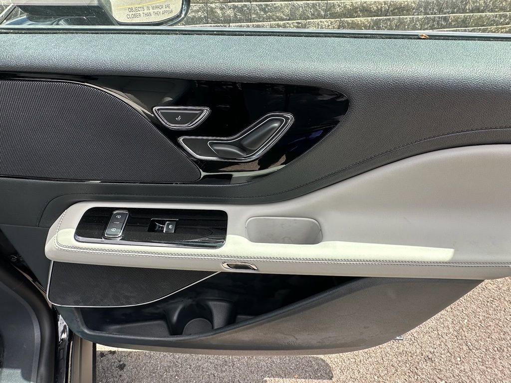 New 2026 Lincoln Aviator AWD image 21