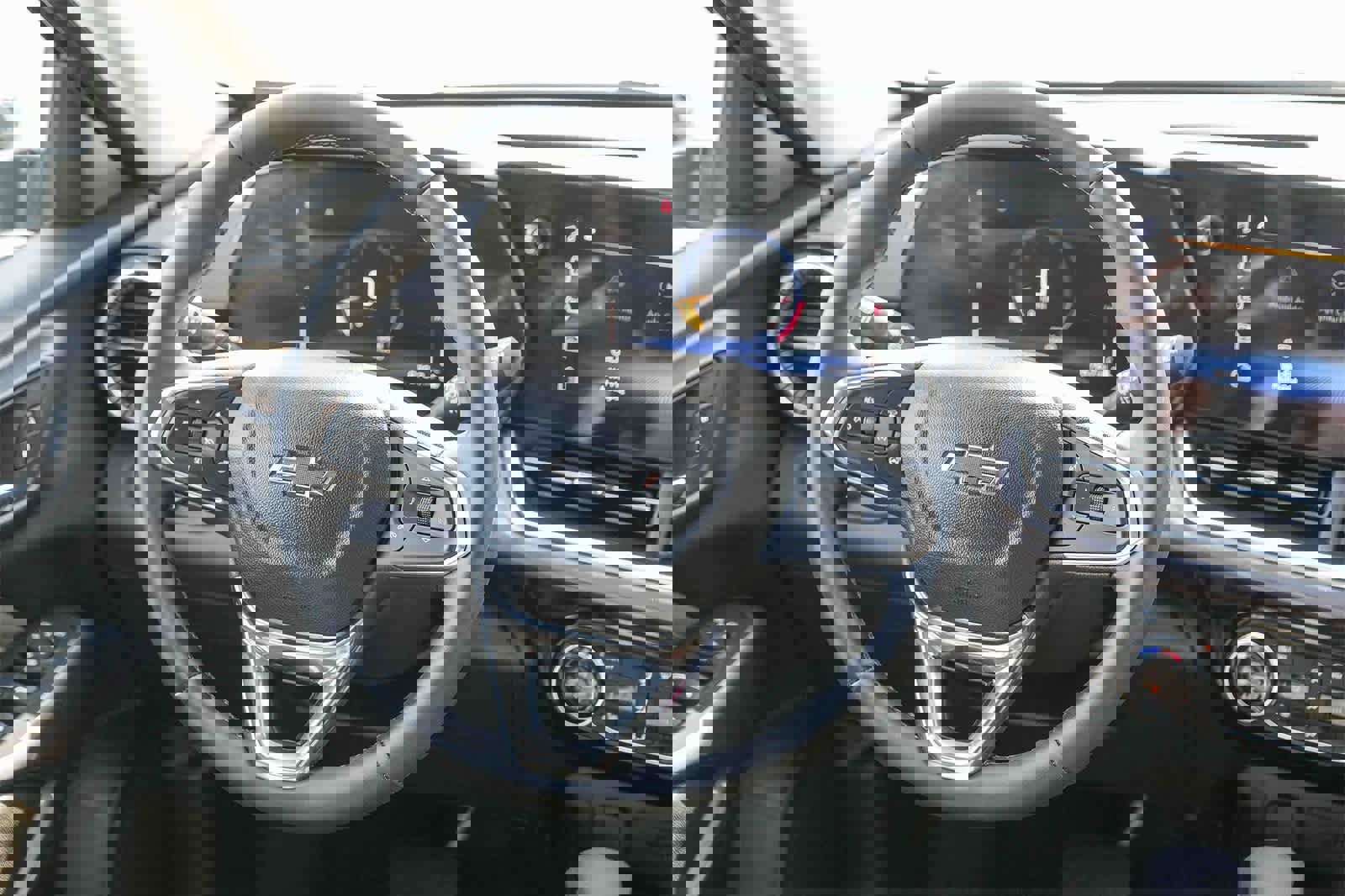 Used 2025 Chevrolet Trax ACTIV w/ Sunroof Package image 13