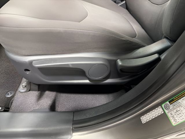 Used 2010 Kia Soul ! FWD image 12