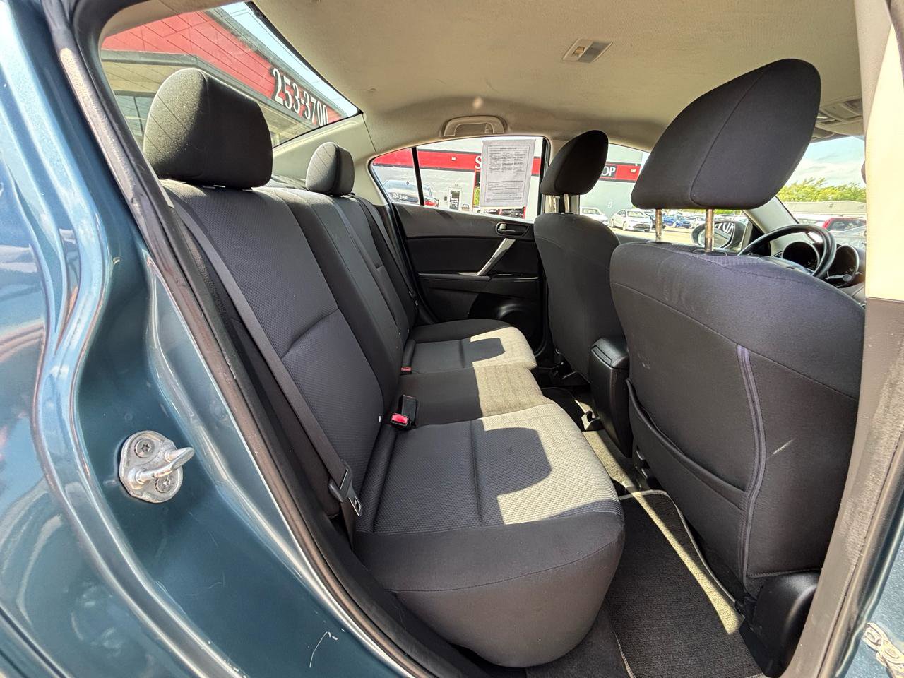 Used 2010 MAZDA MAZDA3 i Sport FWD image 12