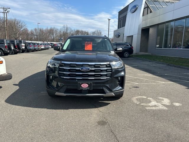Used 2025 Ford Explorer Active w/ Active Comfort Package AWD/4WD image 2