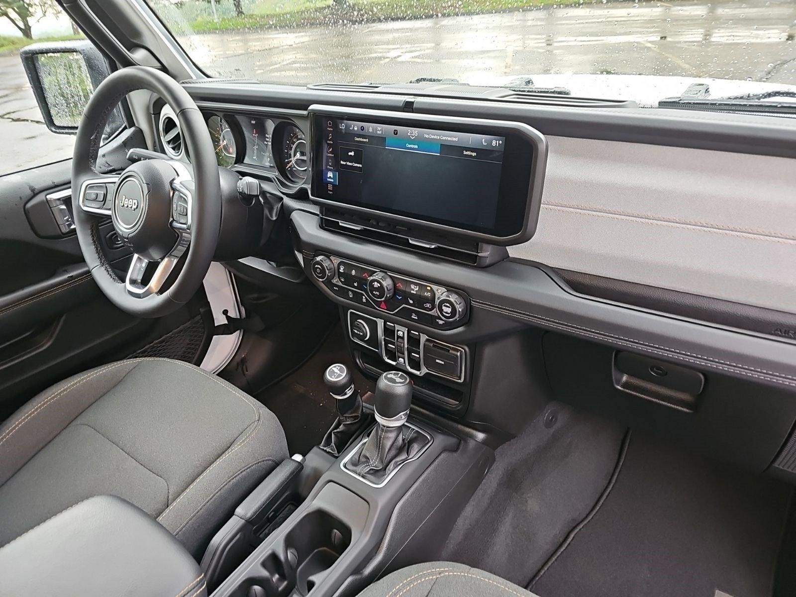 Used 2025 Jeep Wrangler Unlimited Sahara AWD/4WD image 13