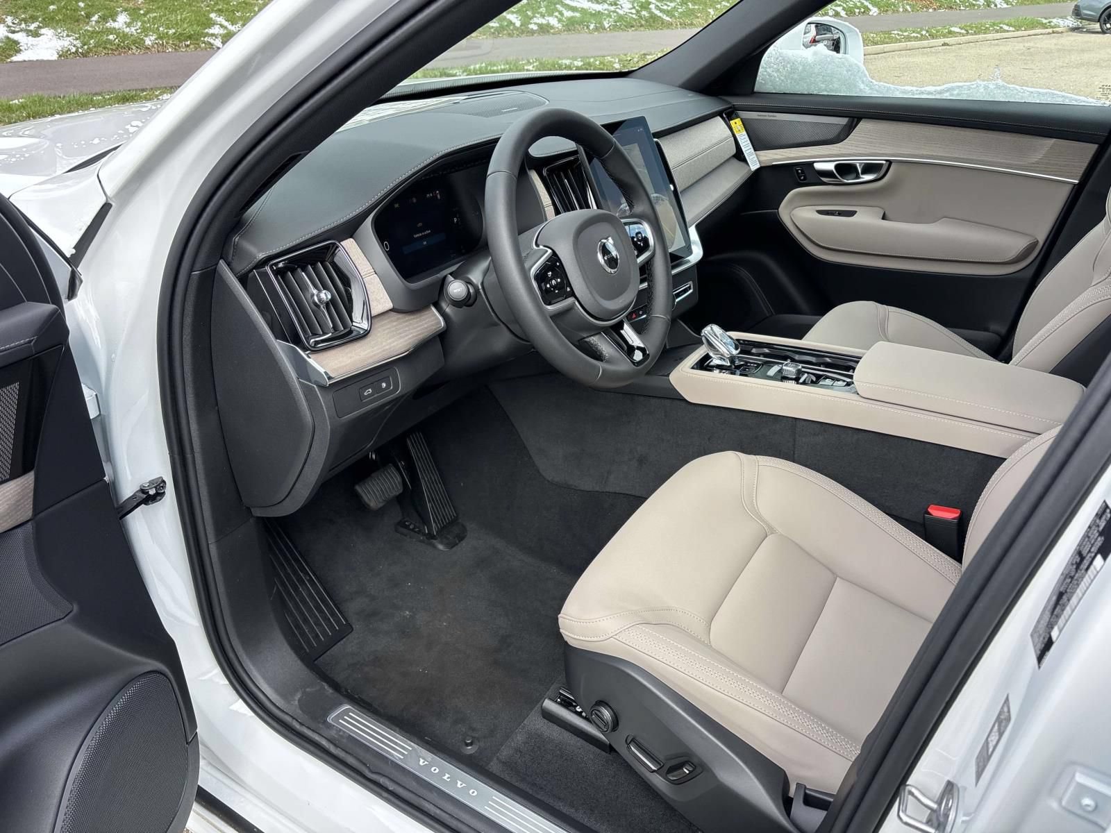 New 2026 Volvo XC90 T8 Plus w/ Protection Package Premier AWD/4WD image 24