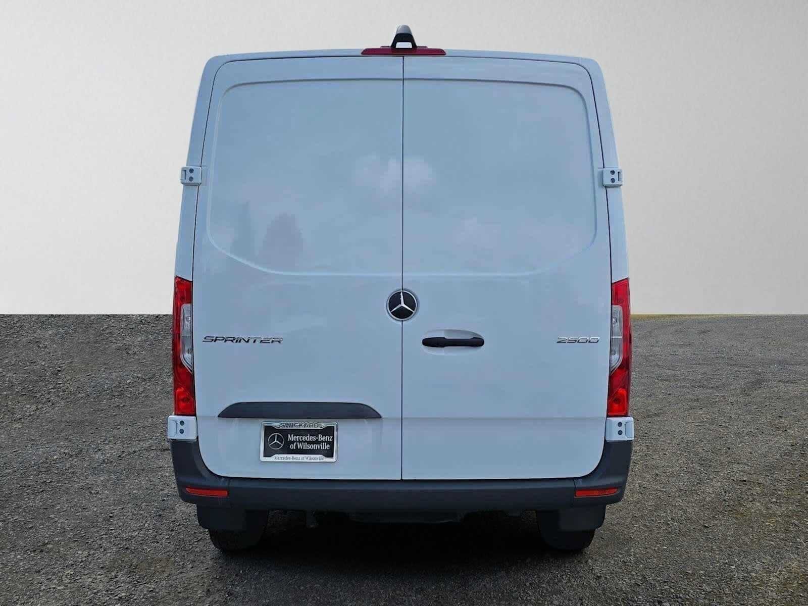Used 2025 Mercedes-Benz Sprinter 2500 image 4