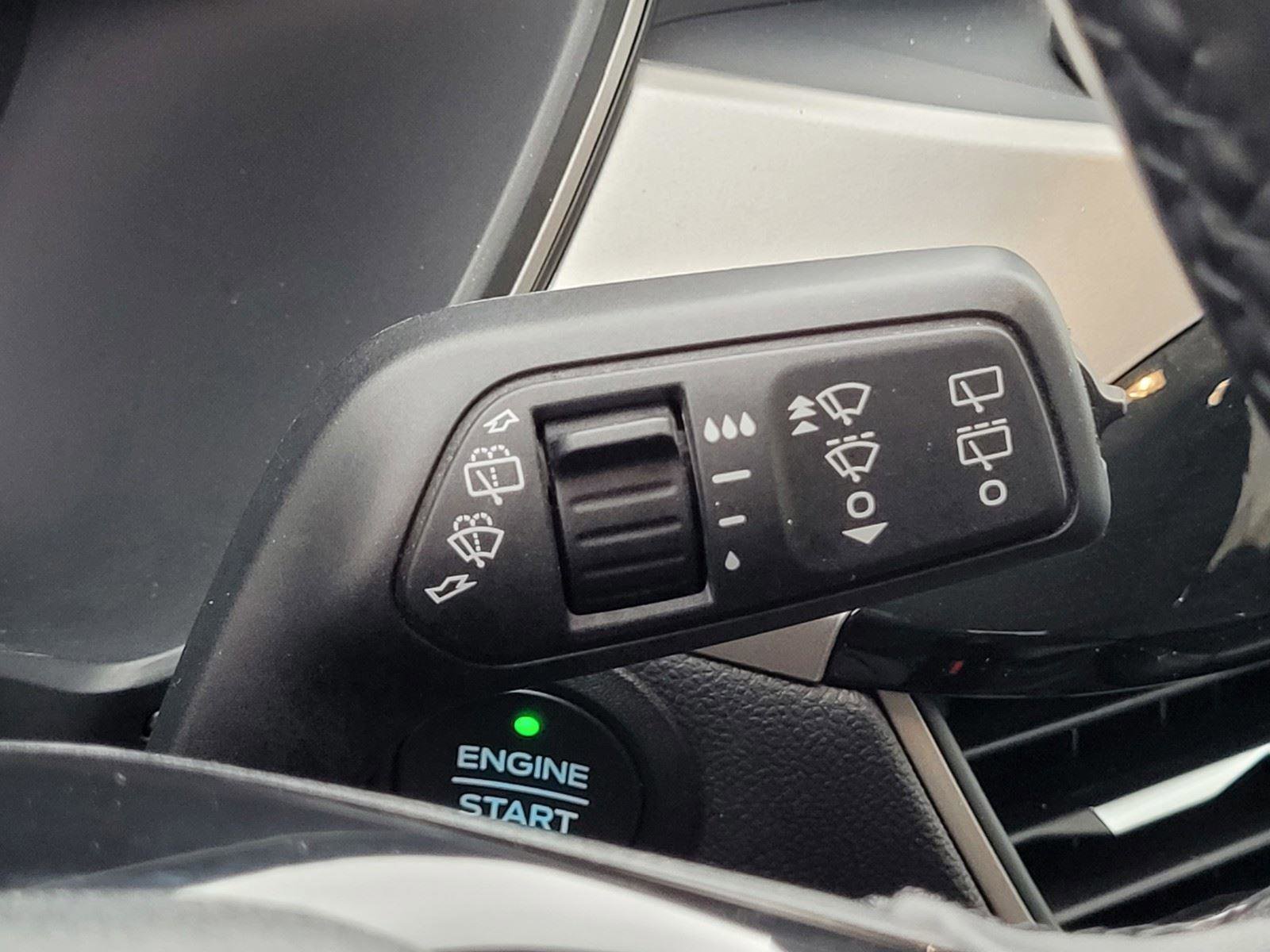 Used 2022 Ford Escape SEL image 32