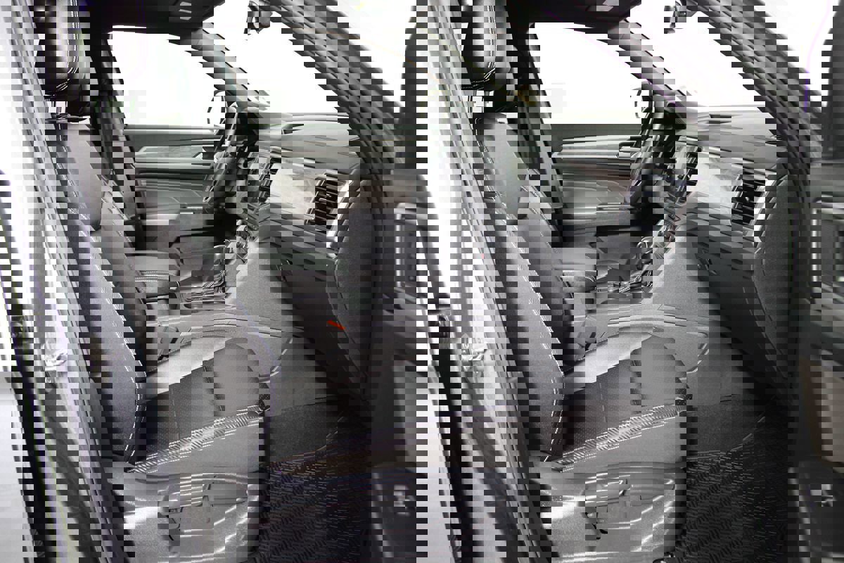 Used 2021 Volkswagen Atlas Cross Sport SE w/ Panoramic Sunroof Package image 12