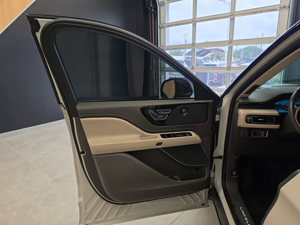 Used 2024 Lincoln Aviator Reserve w/ Equipment Group 201A image 15