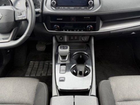 Used 2025 Nissan Rogue SV image 29