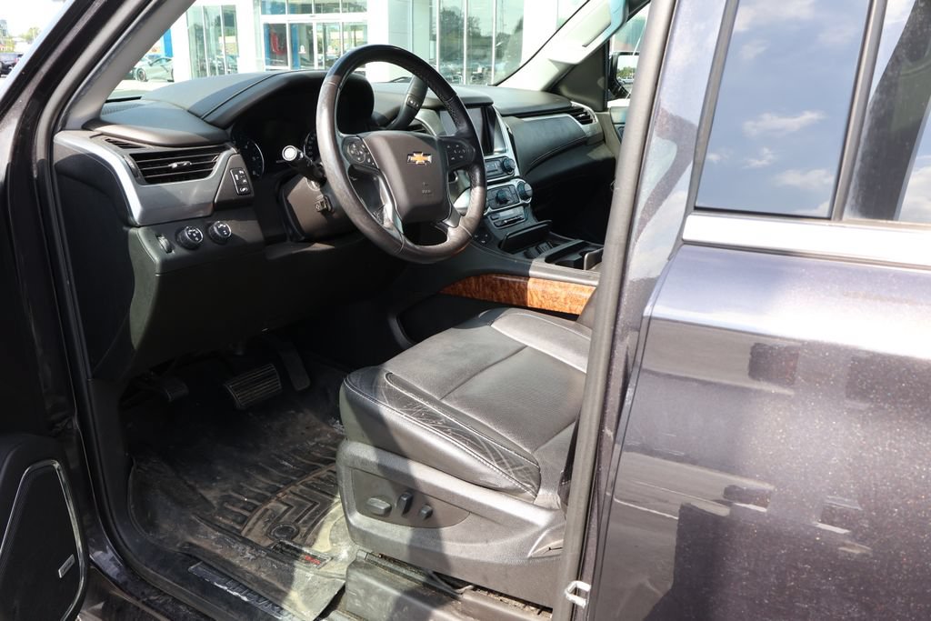 Used 2017 Chevrolet Suburban Premier AWD/4WD image 11