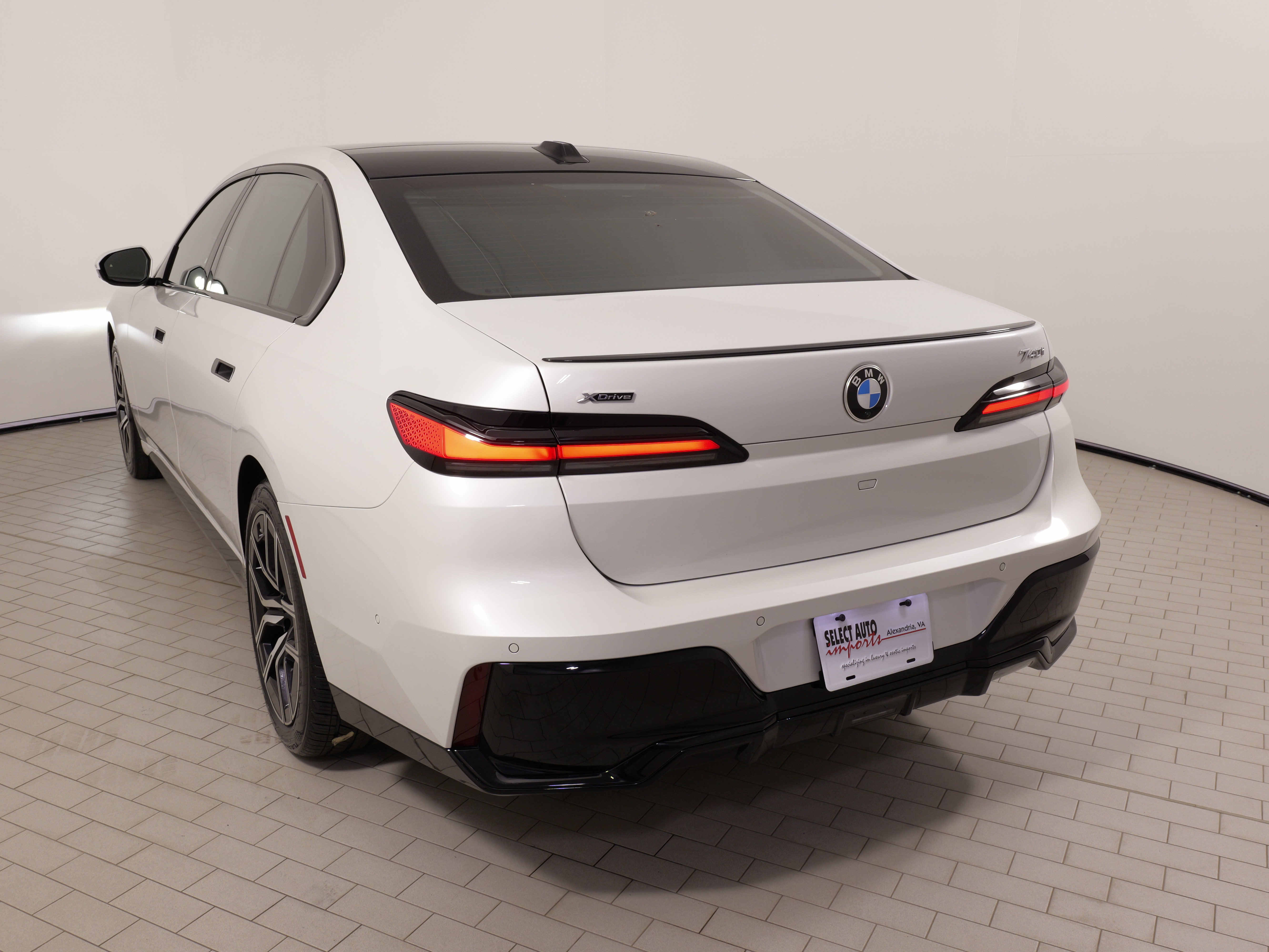Used 2024 BMW 740i xDrive w/ Premium Package AWD/4WD image 12