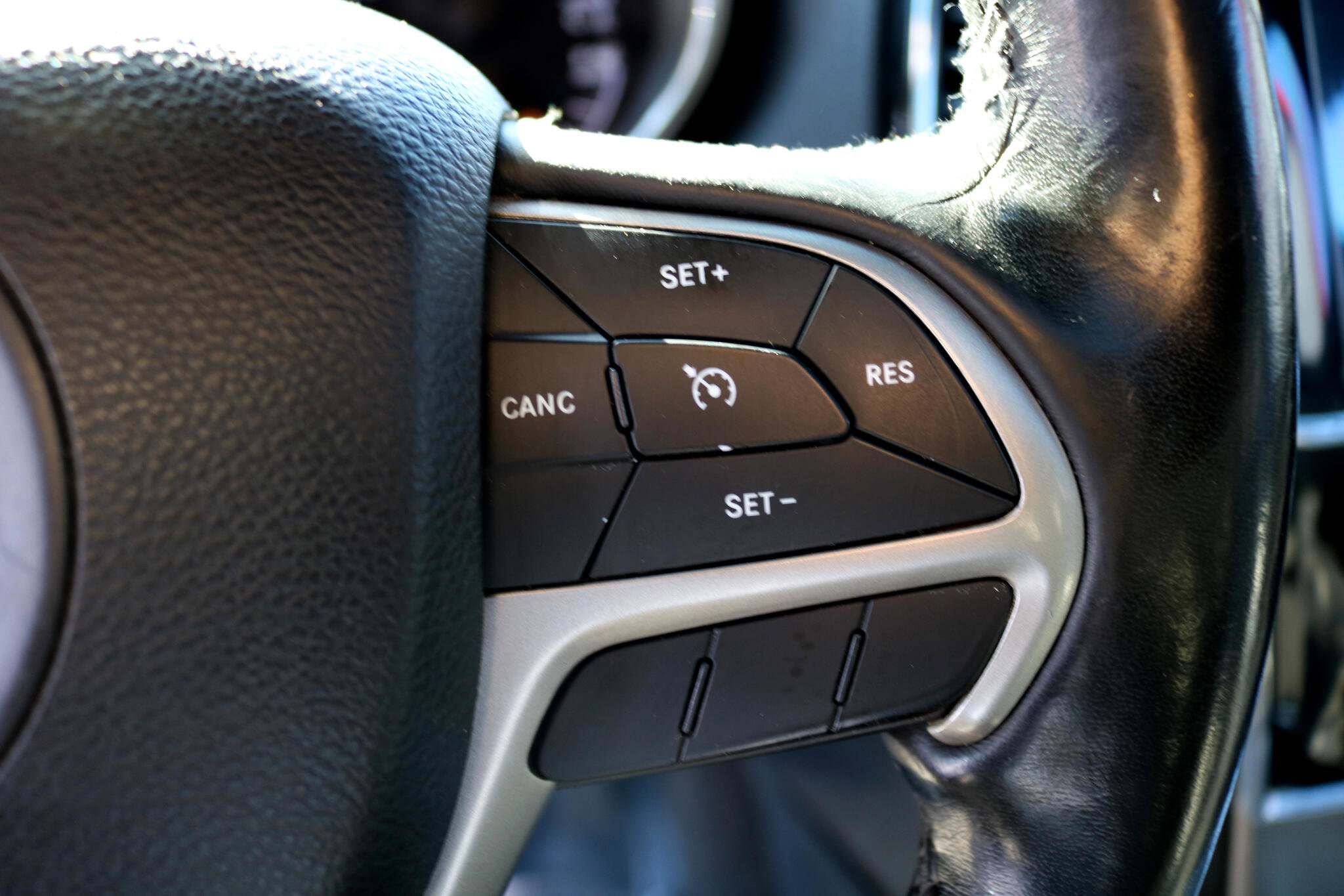 Used 2019 Jeep Grand Cherokee Altitude image 18