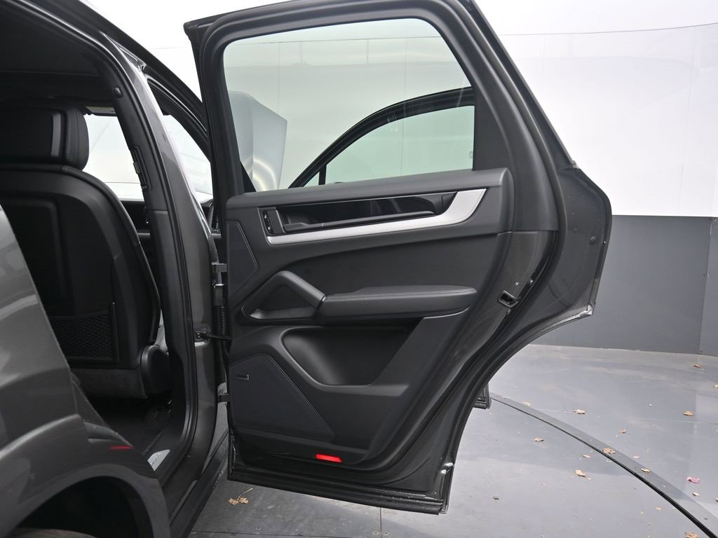 Certified 2025 Porsche Cayenne image 19