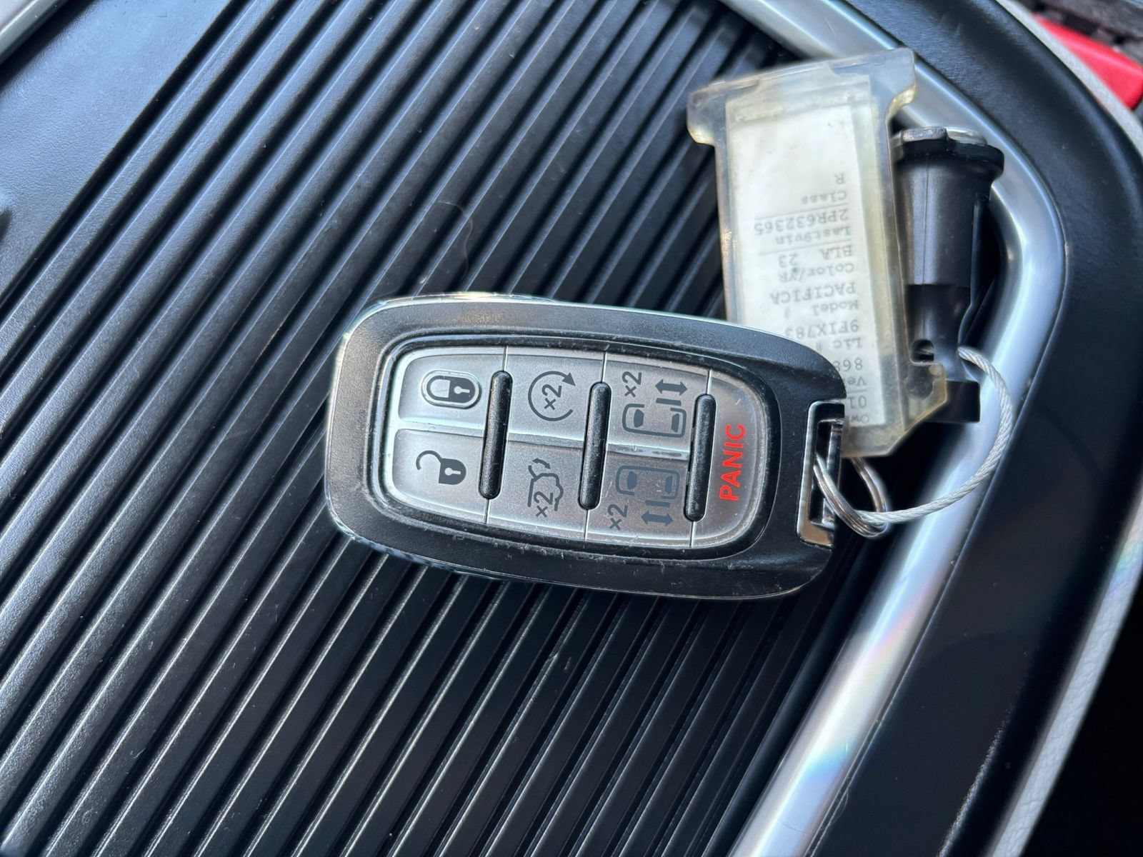 Used 2023 Chrysler Pacifica Touring-L FWD image 26