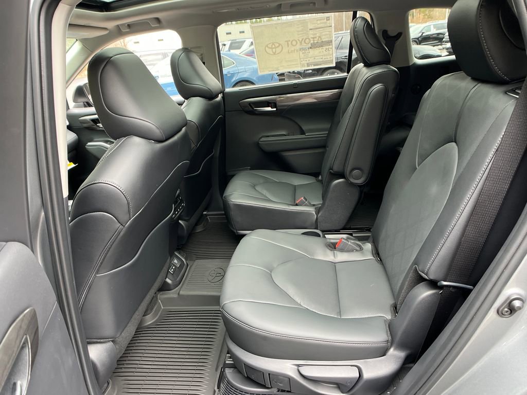 New 2026 Toyota Highlander Platinum image 22
