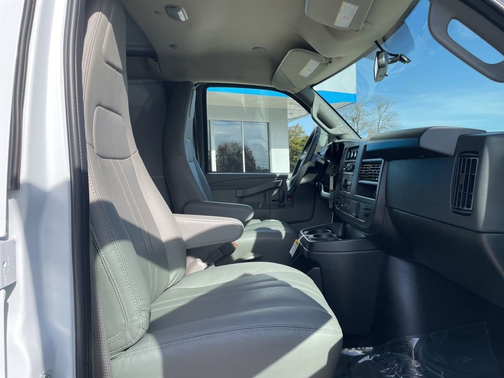 New 2025 Chevrolet Express 2500 Work Van image 19