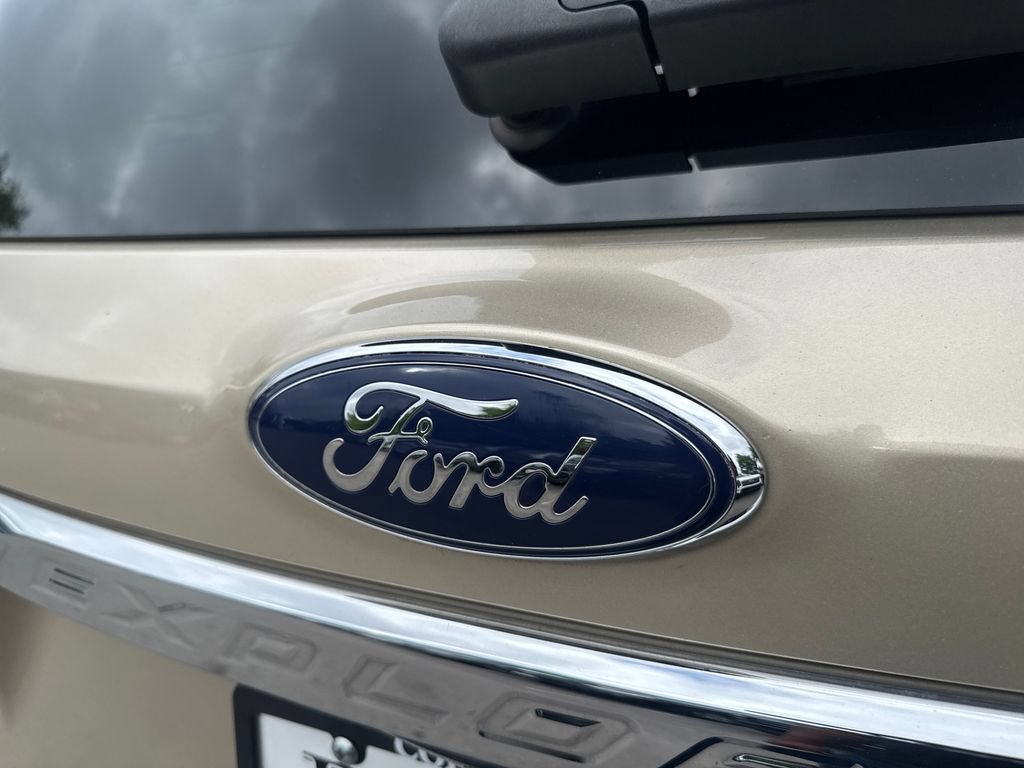 Used 2017 Ford Explorer Limited w/ Equipment Group 301A FWD image 39