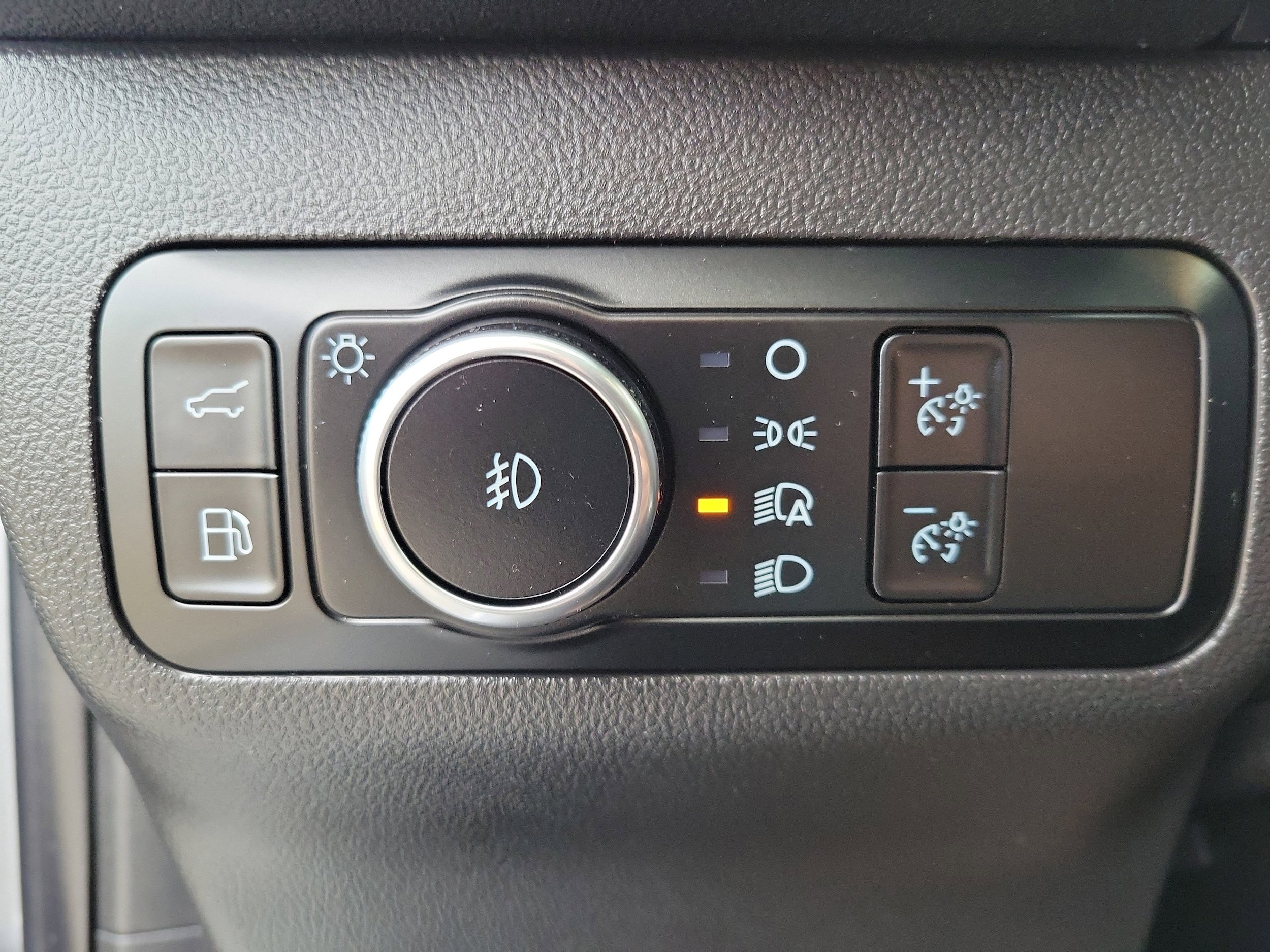 Used 2024 Ford Escape SE w/ Class II Trailer Tow Package FWD image 21