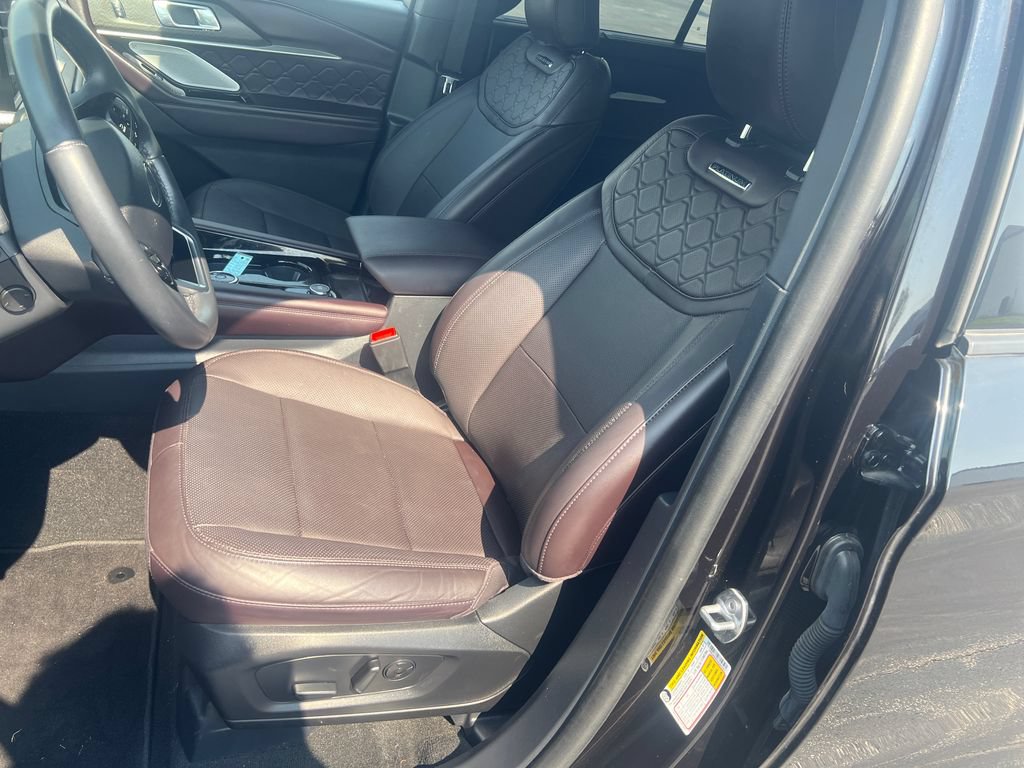 Used 2025 Ford Explorer Platinum w/ LUX Leather Package AWD/4WD image 11
