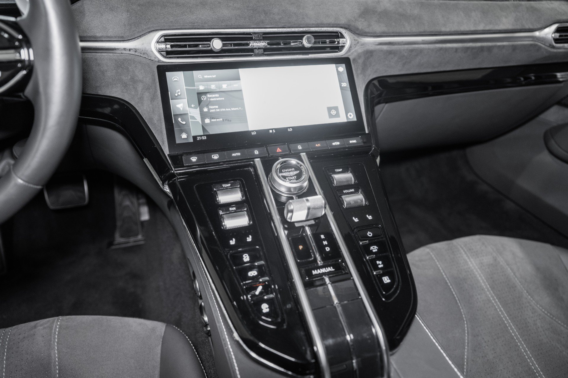 Used 2025 Aston Martin V8 Vantage Coupe RWD image 20