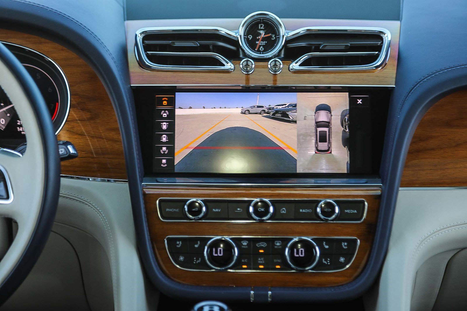 Used 2023 Bentley Bentayga Extended Wheelbase image 14