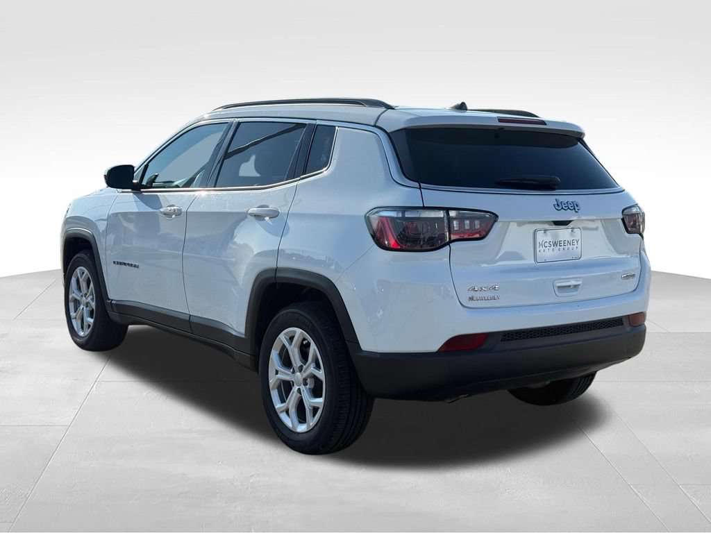 Used 2024 Jeep Compass Latitude AWD/4WD image 3