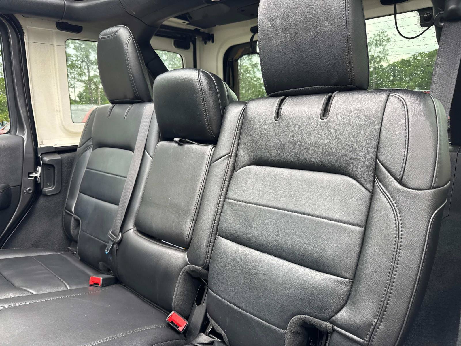 Used 2022 Jeep Wrangler Unlimited Sahara AWD/4WD image 14