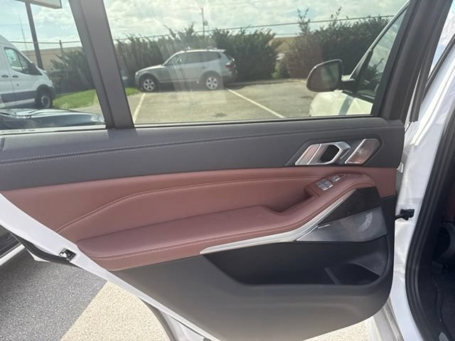 Used 2022 BMW X7 M50i AWD/4WD image 15