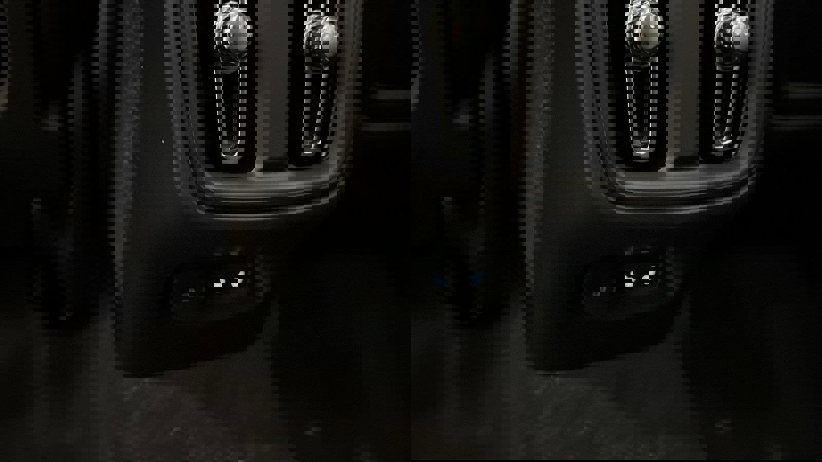 Used 2026 Volvo XC40 B5 Ultra w/ Protection Package Premier image 28