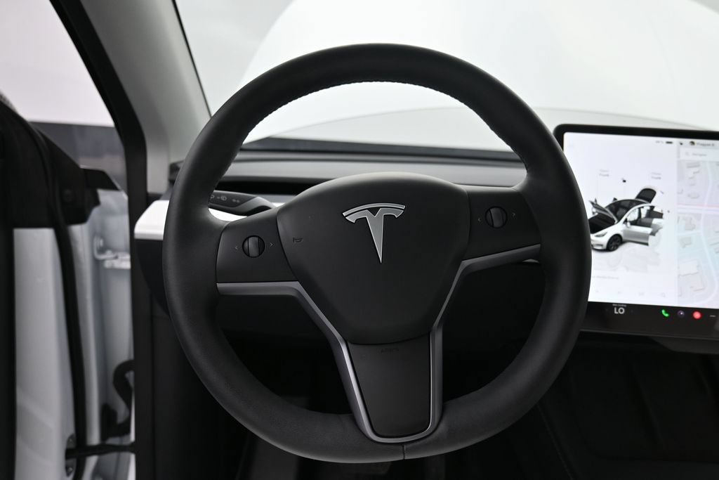 Used 2025 Tesla Model Y Long Range RWD image 13