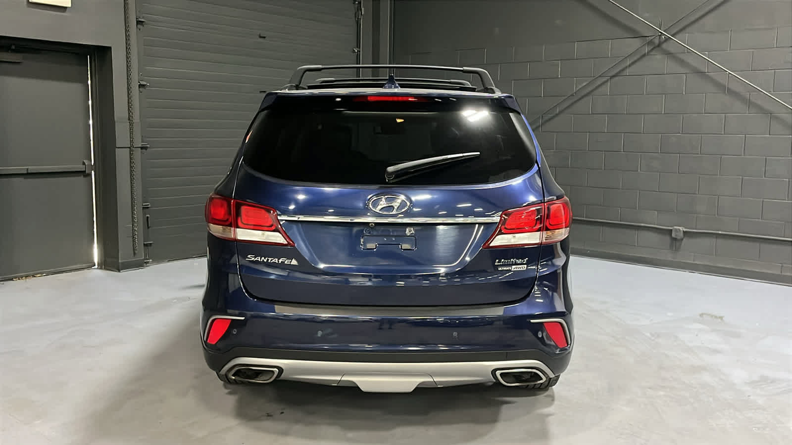 Used 2017 Hyundai Santa Fe Limited AWD/4WD image 5