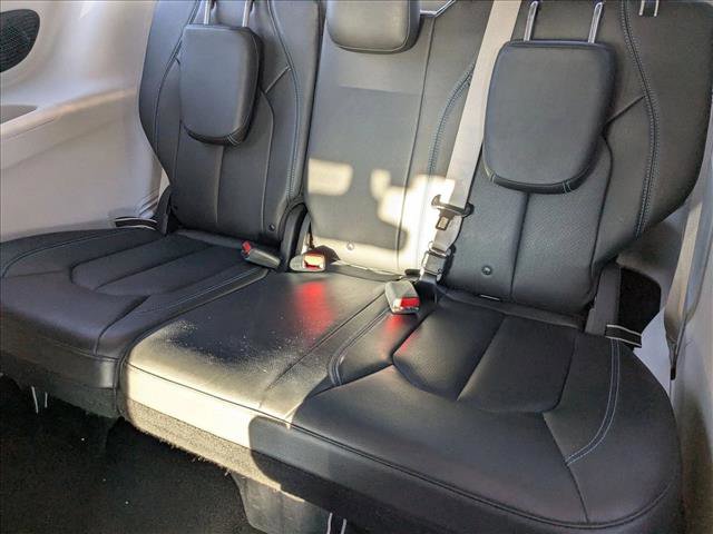 Used 2021 Chrysler Pacifica Touring-L image 18