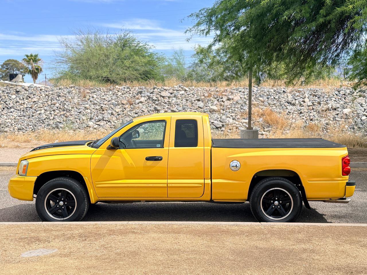 Used 2006 Dodge Dakota SLT w/ R/T Group AWD/4WD image 2