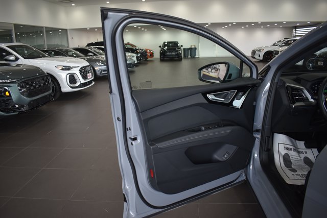 Used 2024 Audi Q4 e-tron Premium Plus AWD/4WD image 9