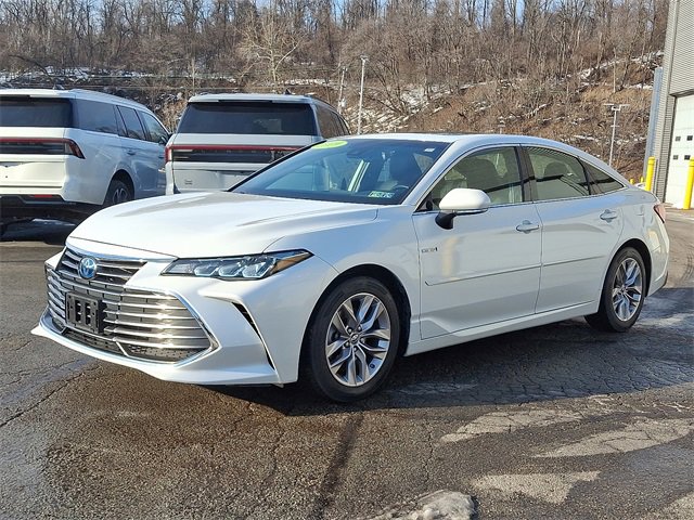 Used 2019 Toyota Avalon XLE w/ Moonroof Package image 3