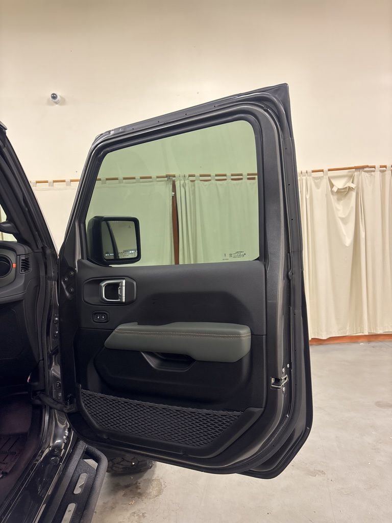 Used 2024 Jeep Gladiator Mojave image 29