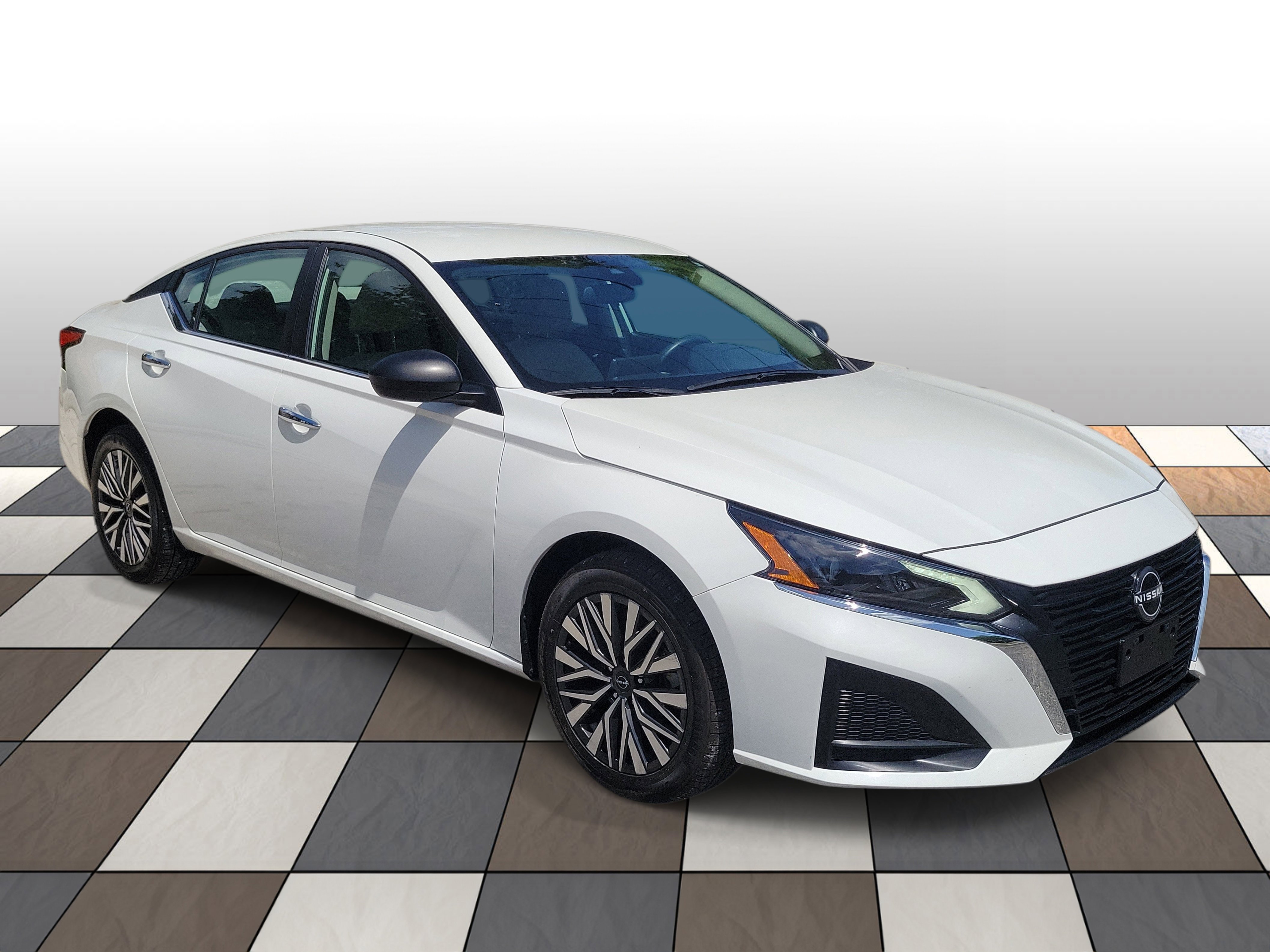 Used 2024 Nissan Altima 2.5 SV AWD/4WD image 4