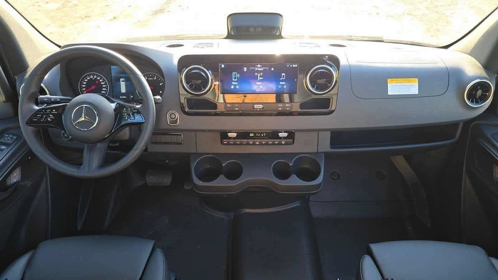 Used 2025 Mercedes-Benz Sprinter 2500 image 15