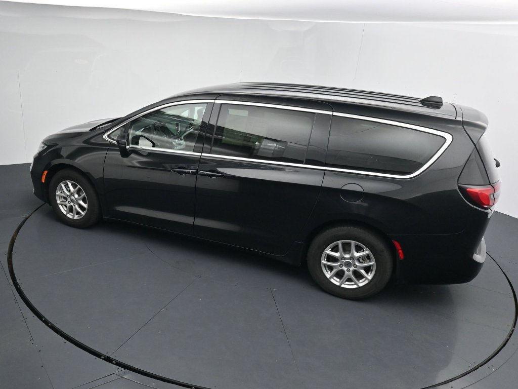 Used 2023 Chrysler Pacifica Touring-L FWD image 27
