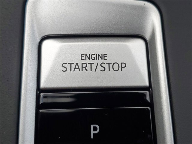 Used 2025 Volkswagen Atlas Cross Sport SE image 33