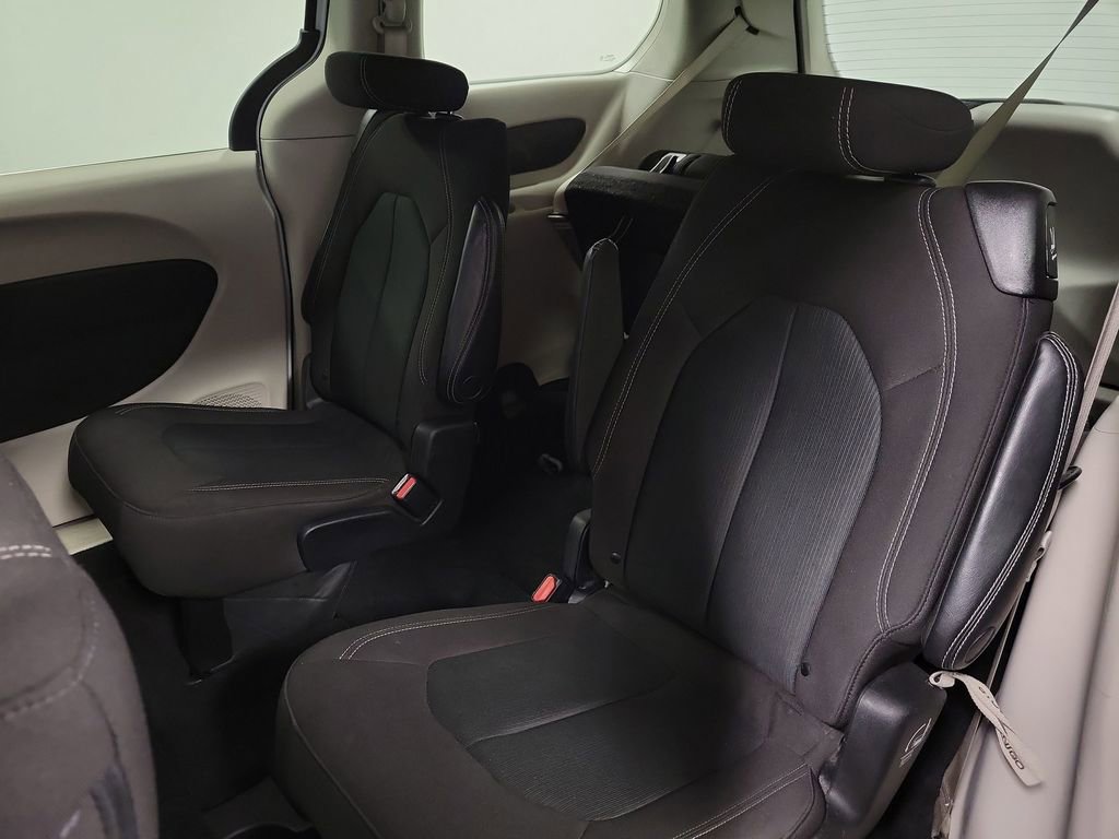 Used 2023 Chrysler Voyager LX image 19