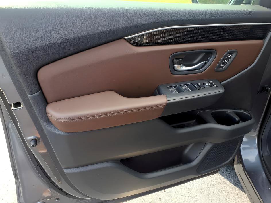 Used 2025 Honda Pilot Elite image 18