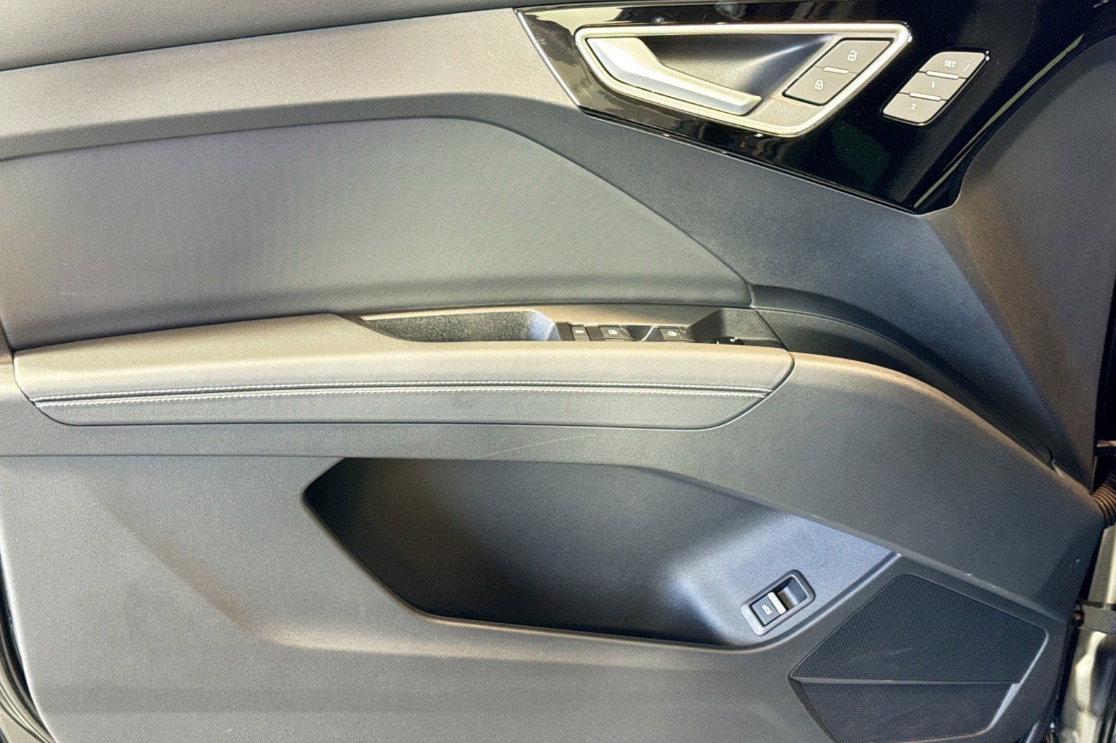 Used 2024 Audi Q4 e-tron Premium Plus image 15