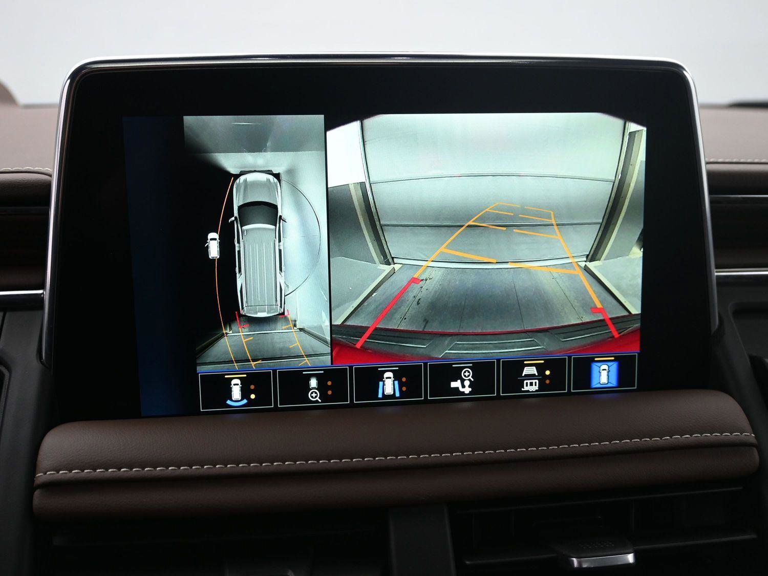 Used 2024 Chevrolet Suburban High Country image 32