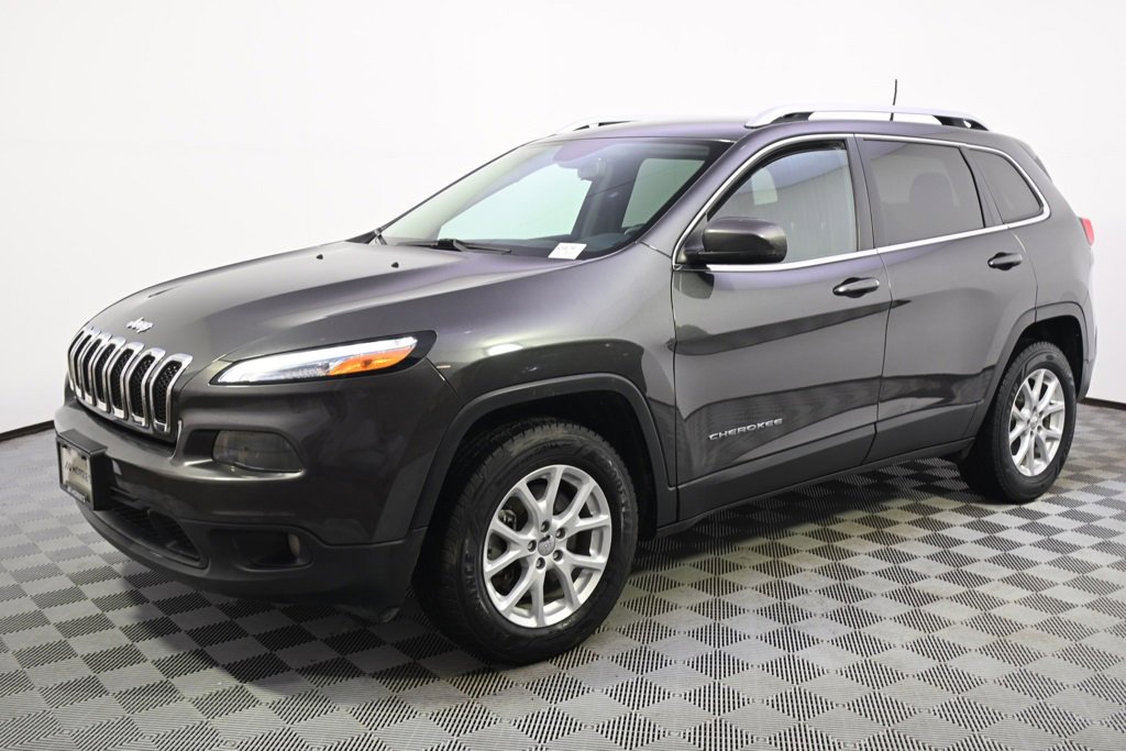 Used 2017 Jeep Cherokee Latitude w/ Safety/Convenience Group image 2