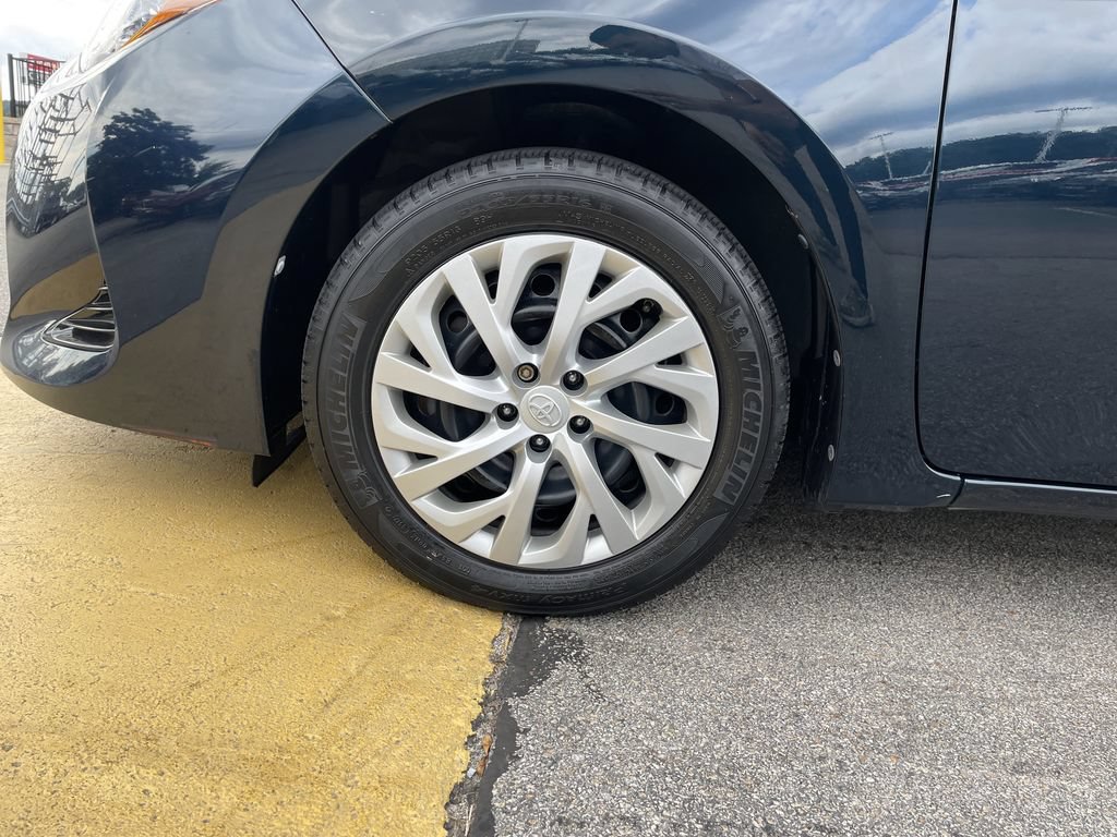 Certified 2018 Toyota Corolla LE FWD image 9