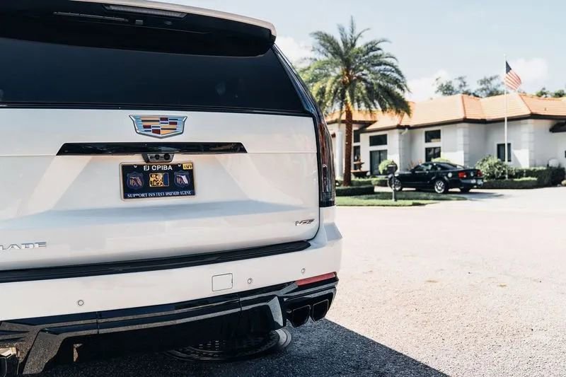 Used 2025 Cadillac Escalade ESV V AWD/4WD image 9