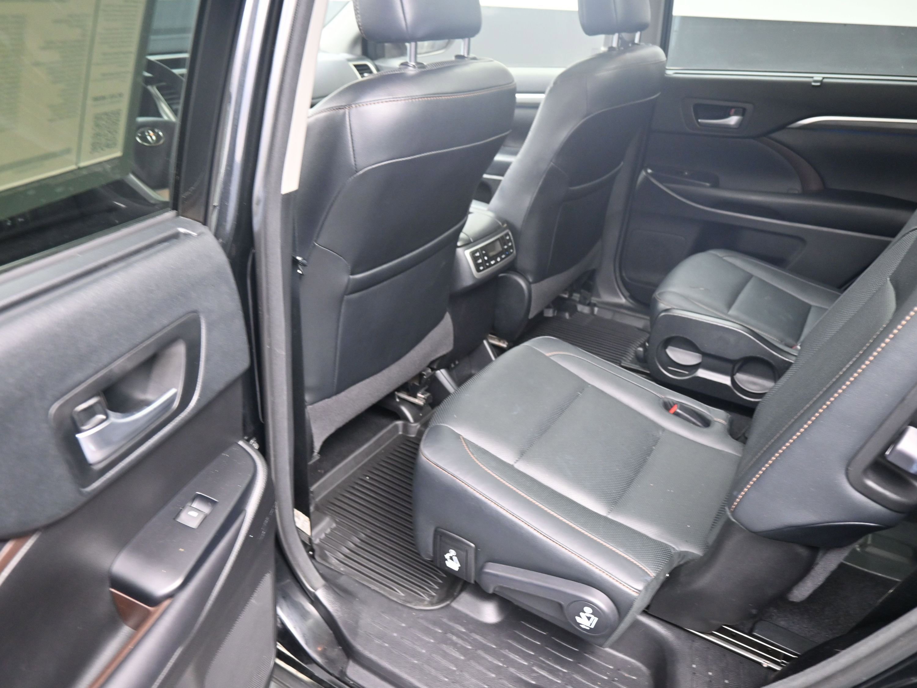 Used 2018 Toyota Highlander Limited Platinum w/ Protection Package #3 image 18