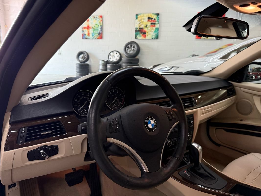 Used 2013 BMW 335i xDrive Coupe AWD/4WD image 11