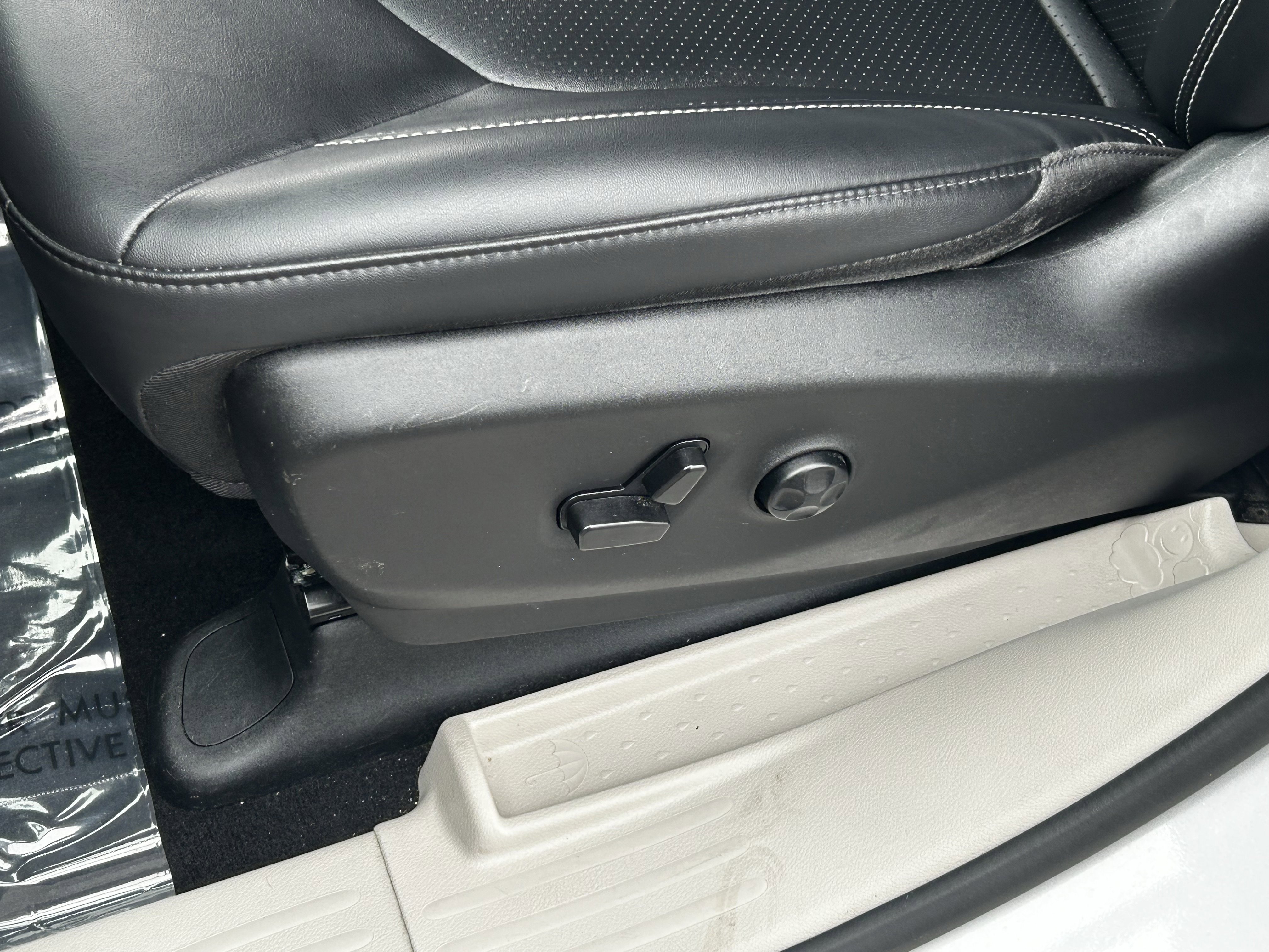 Certified 2024 Chrysler Pacifica Touring-L image 20