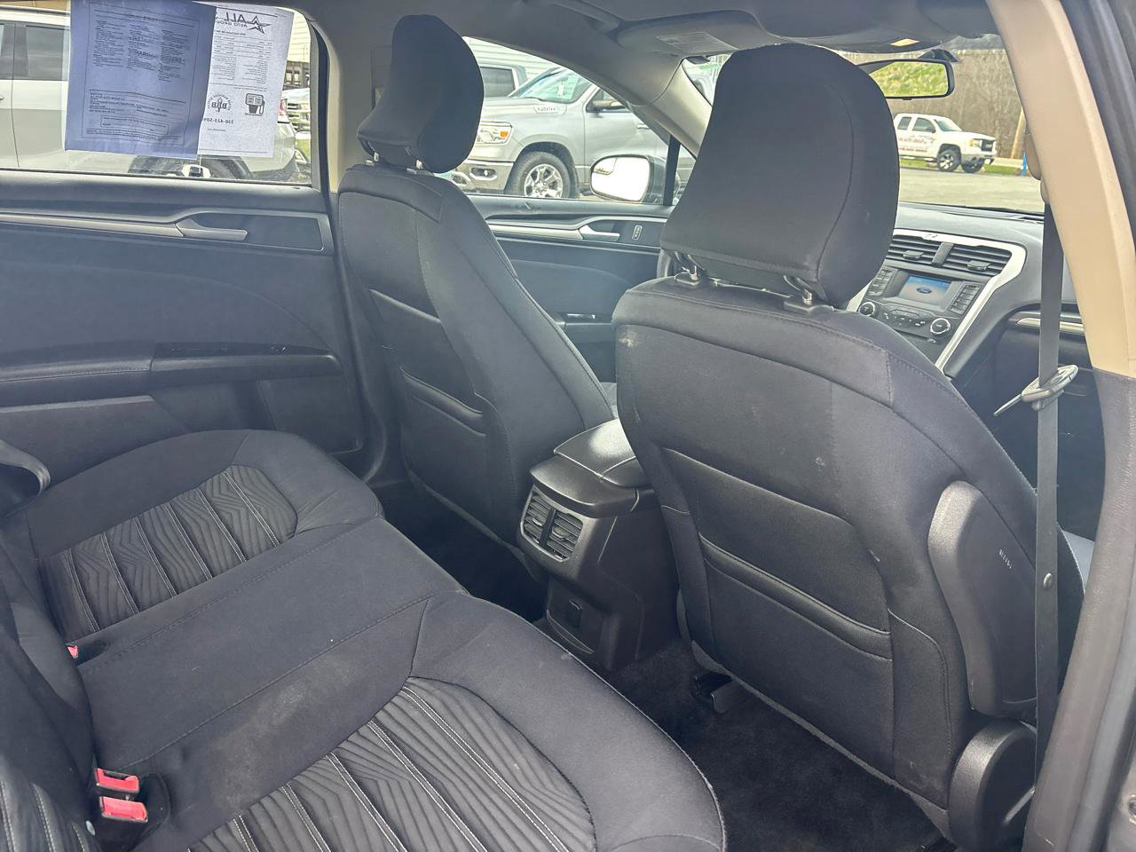 Used 2016 Ford Fusion SE image 10